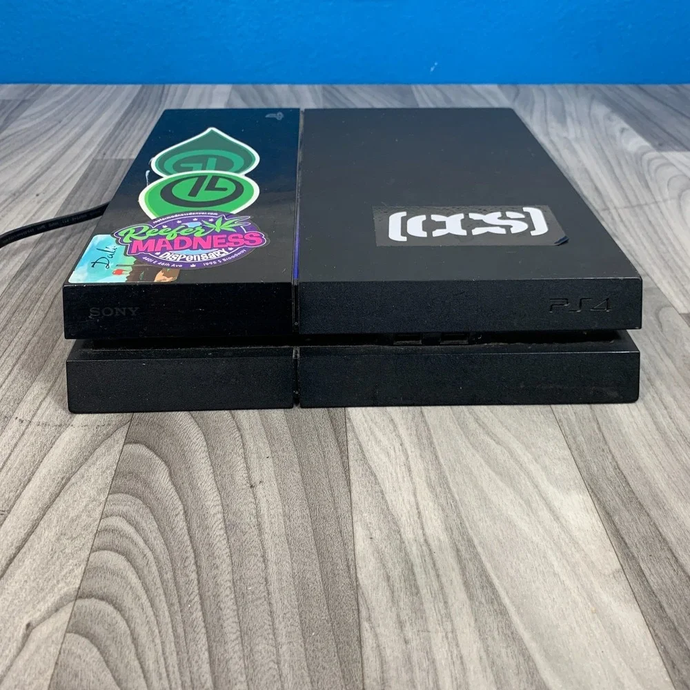 PlayStation 4 CUH-1001A 500Gb Turns On- For Parts *Read Description